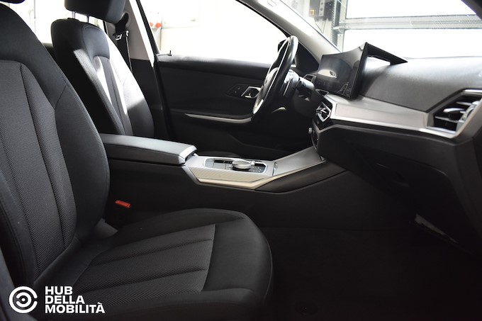 BMW 320d 48V xDrive Touring Business Advantage